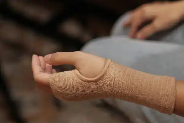 depositphotos 423179762 stock photo women using tubular bandage provide 1 - Durance Orthopédie - Orthopédiste orthèse